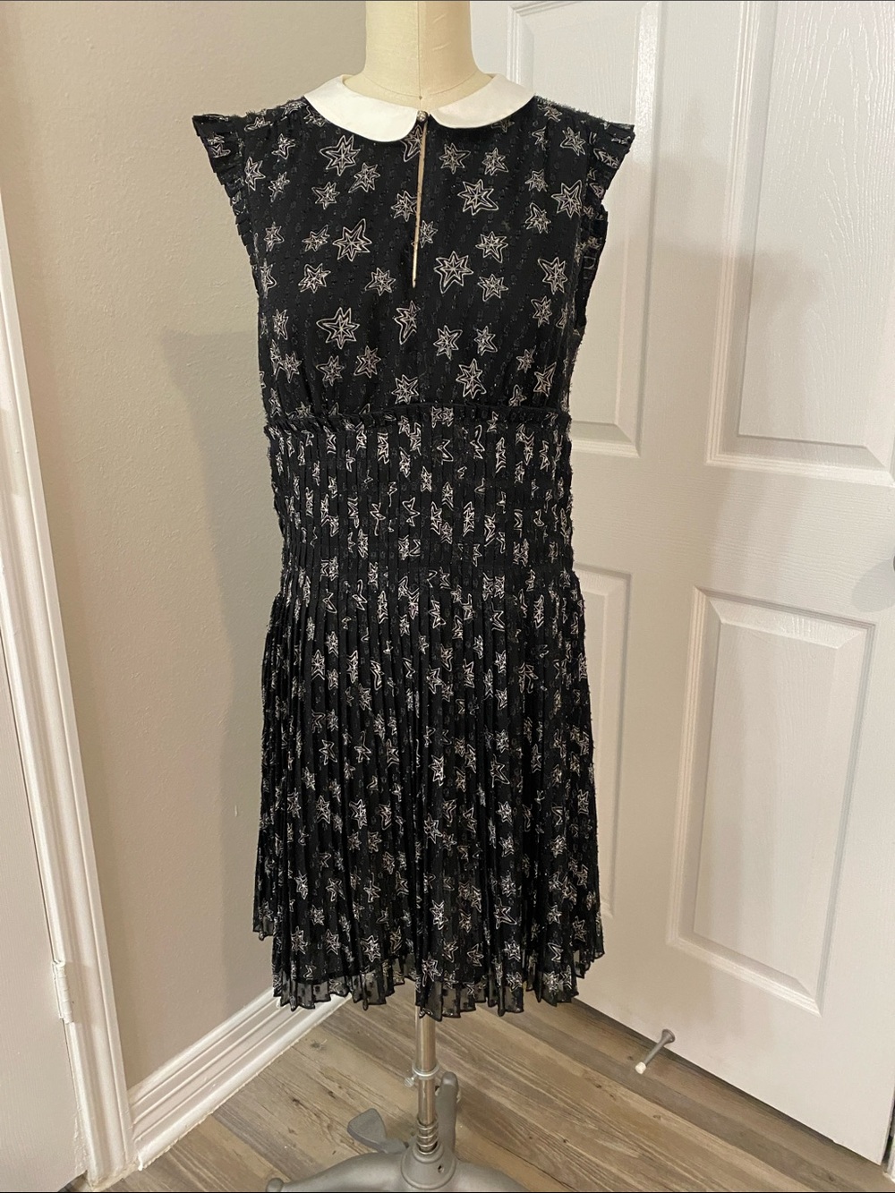 Sleeveless Black Star-Print Midi Dress with White Peter Pan Collar
